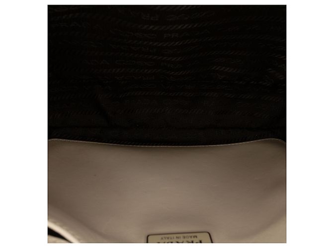 Bolsa de Ombro Prada Cleo em Couro Spazzolato Branco - vista 4