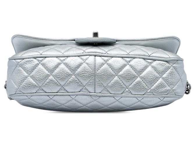 Chanel Silver Medium Quilted Metallic Grained Calfskin Casual Rock Flap Plata - vista 3