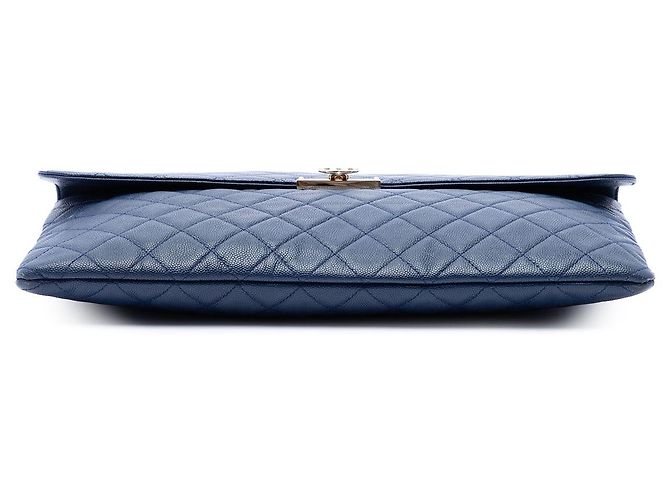 Chanel Blue Large Quilted Caviar Golden Class O Case Clutch Blu scuro - vista 3