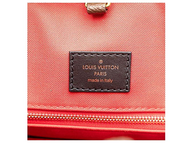 Louis Vuitton Monogram Giant Reverse On The Go GM Castaño - vista 5