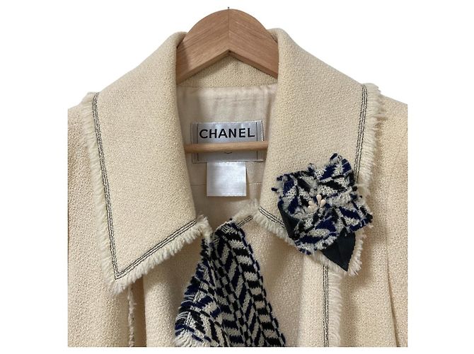 Chanel Camellia Tweed Mantel Roh - Ansicht 4
