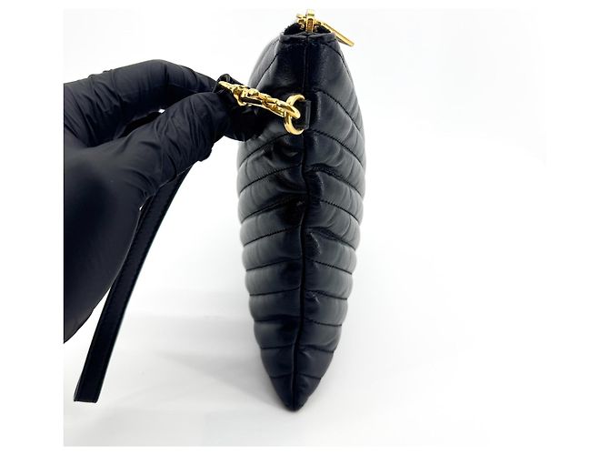 Autre Marque Saint Laurent Classic Monogram Wristlet Matelasse Chevron Leather Small Noir - vue 3