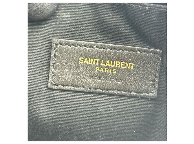 Autre Marque Saint Laurent Classic Monogram Wristlet Matelasse Chevron Leather Small Noir - vue 6