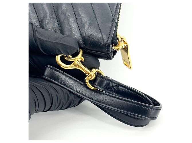 Autre Marque Saint Laurent Classic Monogram Wristlet Matelasse Chevron Leather Small Noir - vue 7