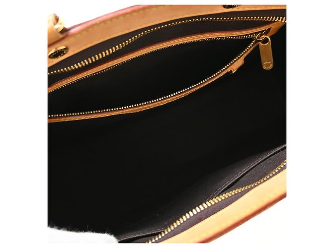 Louis Vuitton Brea Monogram Vernis MM Roxo - vista 3