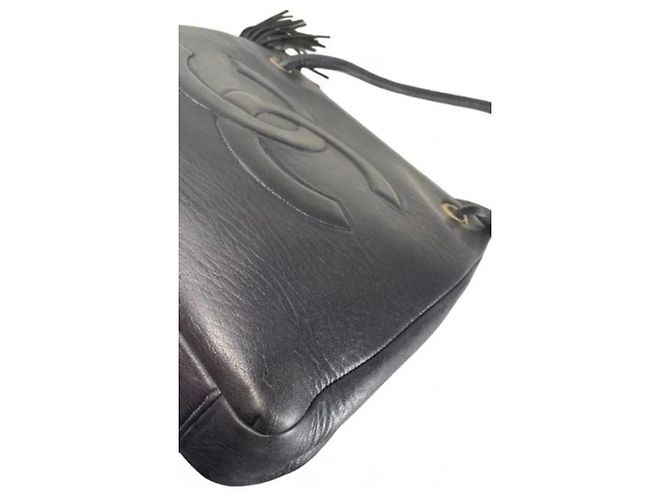 Chanel Vintage Schultertasche aus schwarzem Leder mit CC-Logo - Ansicht 16