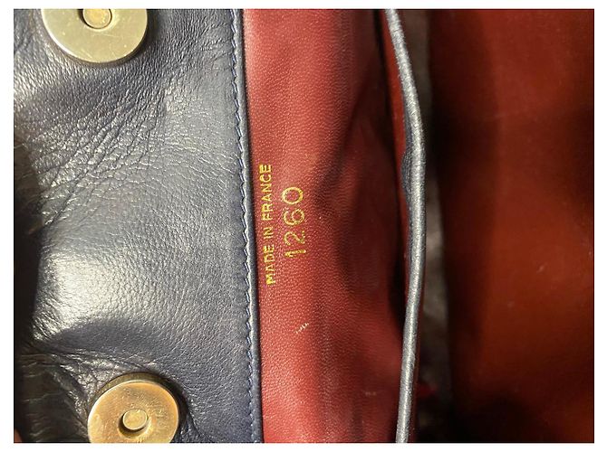 Chanel Vintage Schultertasche aus schwarzem Leder mit CC-Logo - Ansicht 19