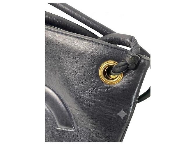 Chanel Vintage Schultertasche aus schwarzem Leder mit CC-Logo - Ansicht 2
