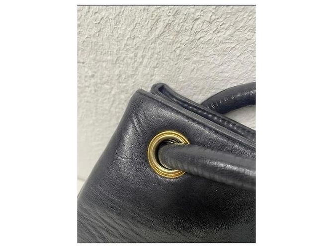 Chanel Vintage Schultertasche aus schwarzem Leder mit CC-Logo - Ansicht 3