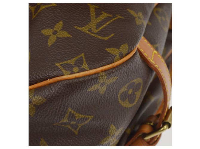 Louis Vuitton Saumur Monogram Canvas 30 Castaño - vista 6