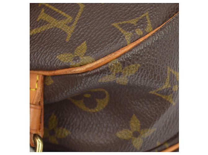 Louis Vuitton Saumur Monogram Canvas 30 Castaño - vista 7