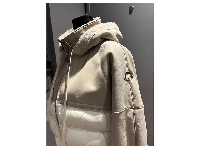 Giacca Moncler in pelle e piumino con cappuccio Bianco Beige - vista 9