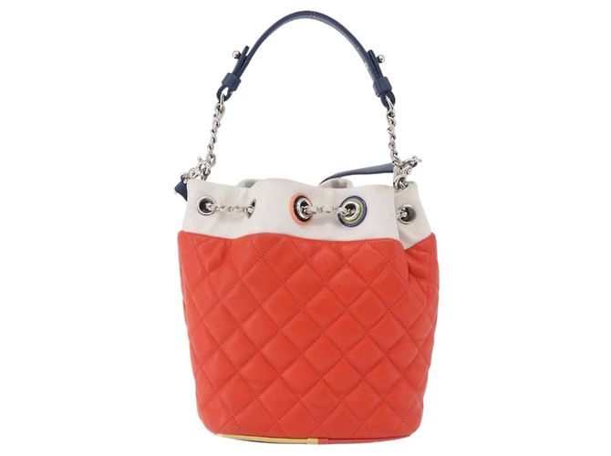 Chanel Cuba Drawstring Bucket Quilted Lambskin Small Roja - vista 2