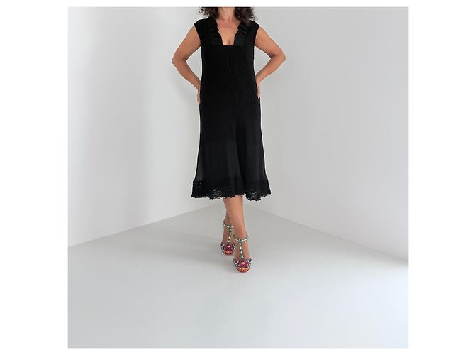 Valentino Schwarzes Strick-Midikleid mit Rüschensaum - Ansicht 2