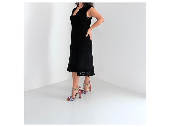 Valentino Schwarzes Strick-Midikleid mit Rüschensaum - Ansicht 6
