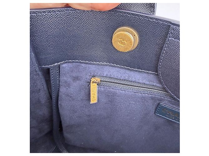 Chanel Deauville Borsa Tote in Pelle Caviar - vista 11