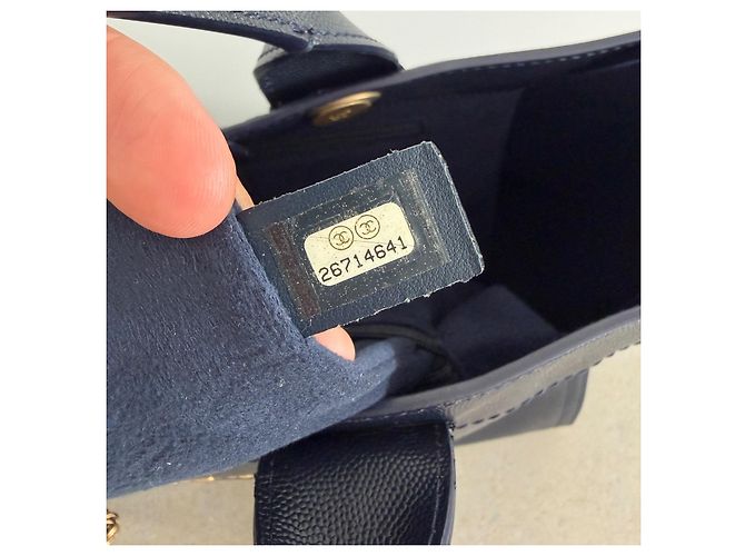 Chanel Deauville Borsa Tote in Pelle Caviar - vista 12