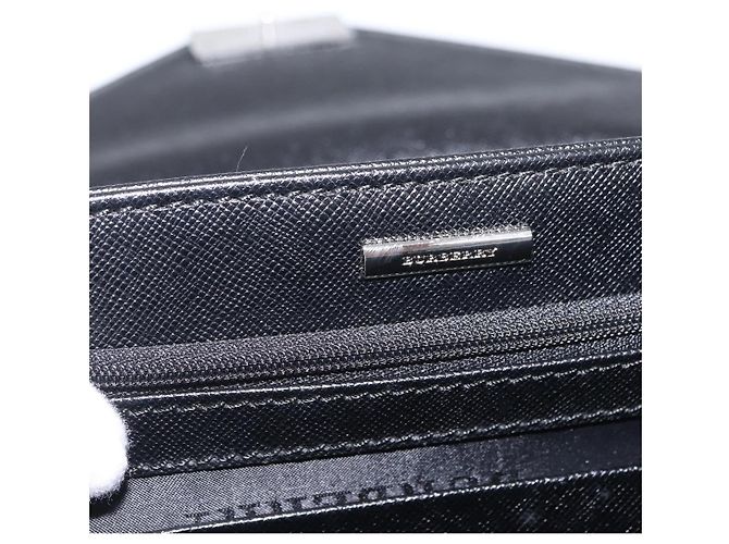 Borsa a pochette BURBERRY in pelle nera e argento Auth 203385 Nero - vista 20
