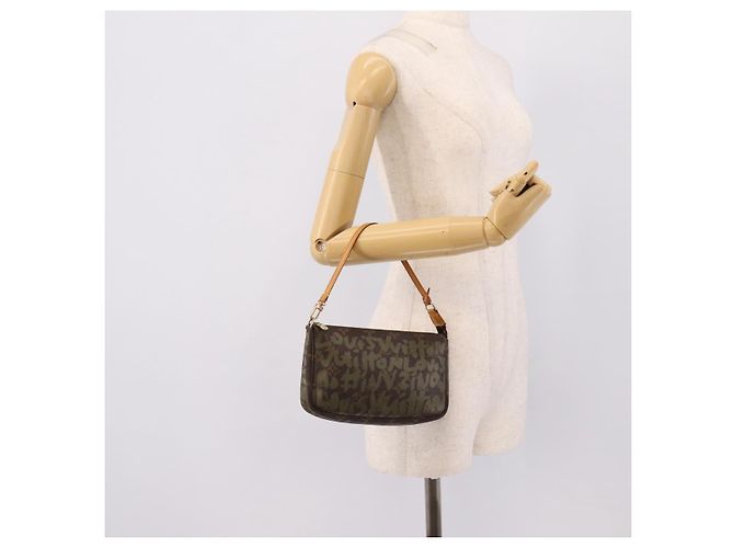 LOUIS VUITTON Monogram Graffiti Pochette Pouch Khaki M92191 LV Auth 206399A Caqui Monograma - vista 23