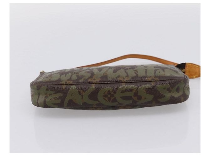 LOUIS VUITTON Monogram Graffiti Pochette Pouch Khaki M92191 LV Auth 206399A Caqui Monograma - vista 5