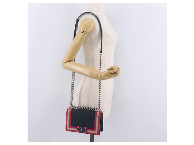 Borsa a tracolla CHANEL Boy Chanel Matelassé con catena in tela blu navy e argento Auth 206385A - vista 29