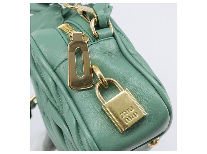 Sac à main Miu Miu Matelassé Arkady en cuir 2 voies Vert Or Auth 204302SAM Doré - vue 23