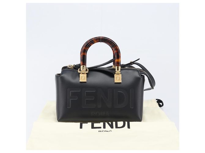 Sac à main FENDI By The Way Mini en cuir 2 voies Noir Doré 8BS067 Auth 204865V - vue 12