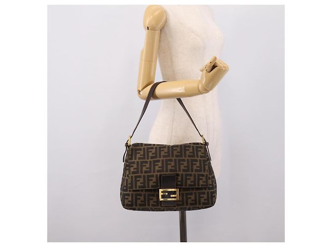 Borsa a tracolla FENDI Zucca Canvas Mamma Baguette Marrone Nero Auth LN210V - vista 27