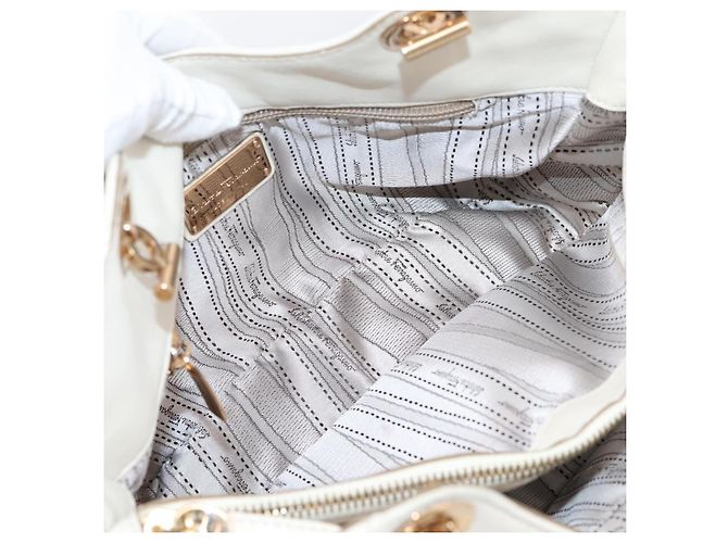 Borsa Tote Salvatore Ferragamo Gancini Chain Leather White Gold Auth 206356A Bianco D'oro - vista 10