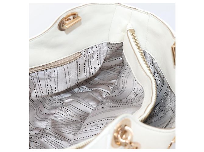 Borsa Tote Salvatore Ferragamo Gancini Chain Leather White Gold Auth 206356A Bianco D'oro - vista 19