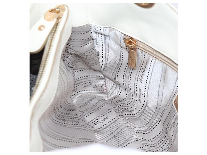 Borsa Tote Salvatore Ferragamo Gancini Chain Leather White Gold Auth 206356A Bianco D'oro - vista 20