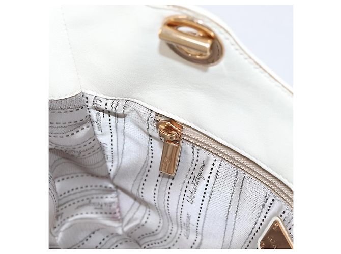 Borsa Tote Salvatore Ferragamo Gancini Chain Leather White Gold Auth 206356A Bianco D'oro - vista 21