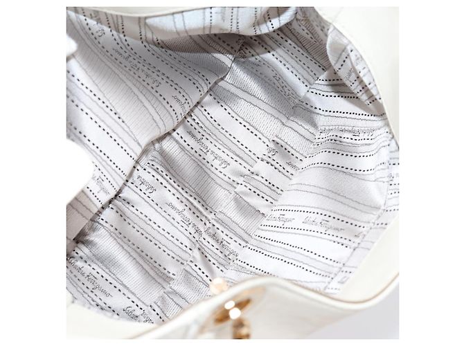 Borsa Tote Salvatore Ferragamo Gancini Chain Leather White Gold Auth 206356A Bianco D'oro - vista 24