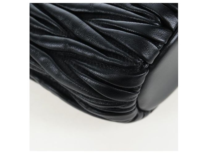 Borsa a spalla Miu Miu Matelassé in pelle 2way Nero Oro Auth 205997M D'oro - vista 16