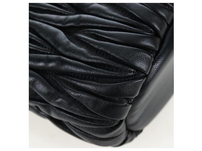Borsa a spalla Miu Miu Matelassé in pelle 2way Nero Oro Auth 205997M D'oro - vista 18