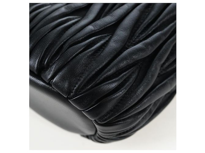 Borsa a spalla Miu Miu Matelassé in pelle 2way Nero Oro Auth 205997M D'oro - vista 19