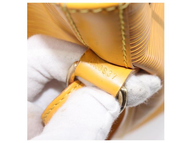 Borsa a tracolla LOUIS VUITTON Epi Petit Noe Gialla M44109 LV Auth ep16236 Giallo - vista 12