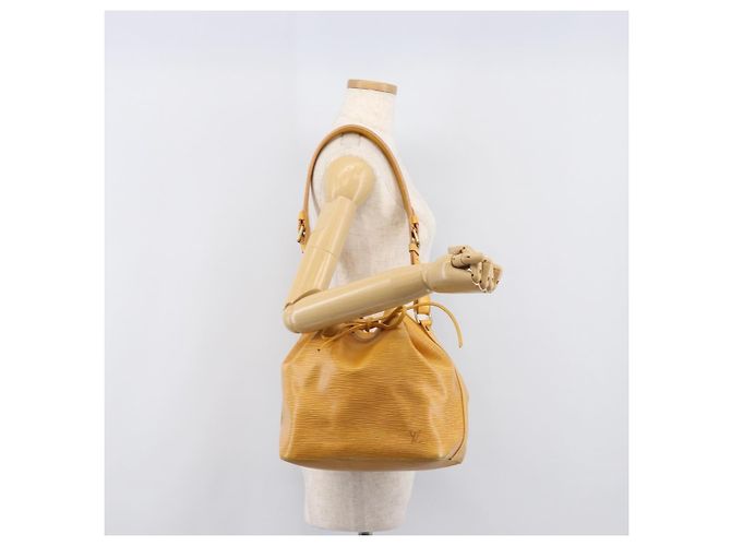 Borsa a tracolla LOUIS VUITTON Epi Petit Noe Gialla M44109 LV Auth ep16236 Giallo - vista 21