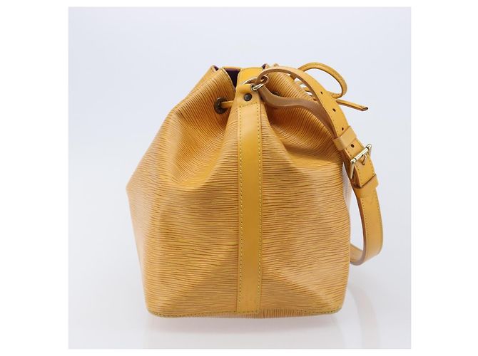Borsa a tracolla LOUIS VUITTON Epi Petit Noe Gialla M44109 LV Auth ep16236 Giallo - vista 4