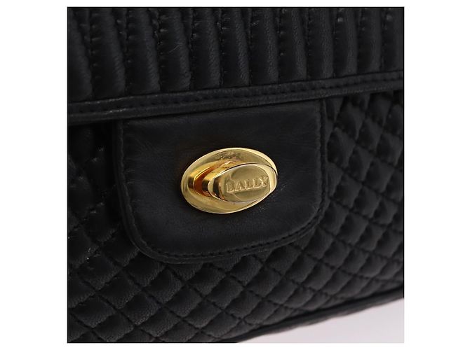 Bolsa de Ombro com Corrente Bally em Couro Preto e Tom Dourado Auth BA16159A - vista 17