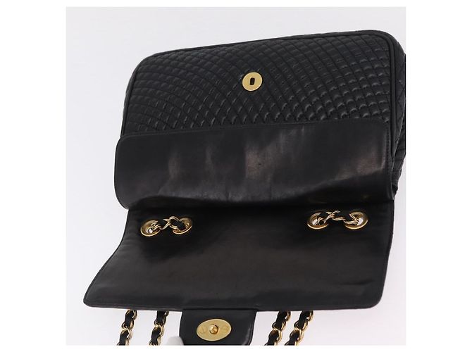 Bolsa de Ombro com Corrente Bally em Couro Preto e Tom Dourado Auth BA16159A - vista 18