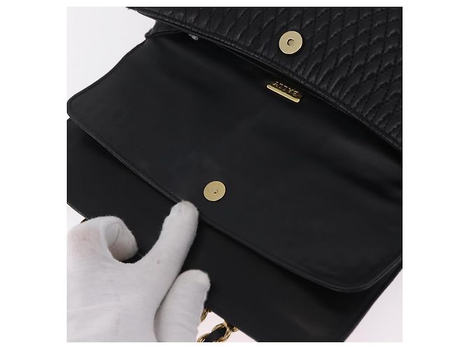 Bolsa de Ombro com Corrente Bally em Couro Preto e Tom Dourado Auth BA16159A - vista 20