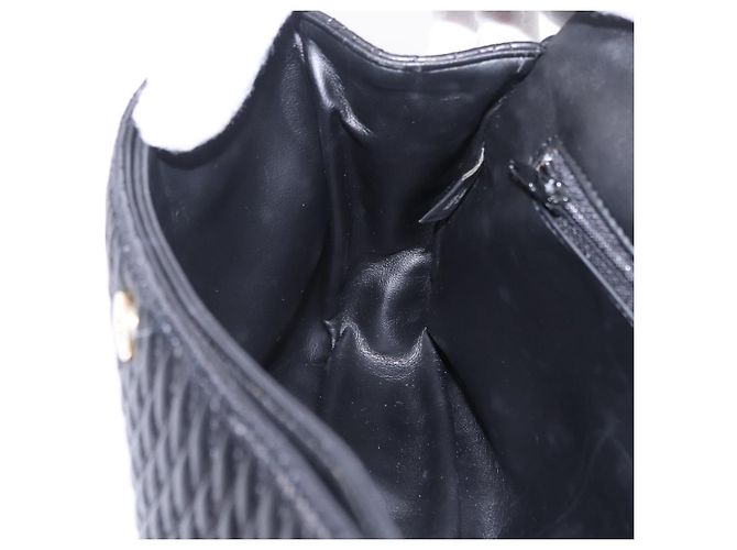 Bolsa de Ombro com Corrente Bally em Couro Preto e Tom Dourado Auth BA16159A - vista 23