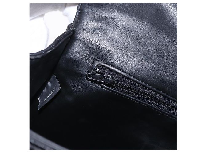 Bolsa de Ombro com Corrente Bally em Couro Preto e Tom Dourado Auth BA16159A - vista 24