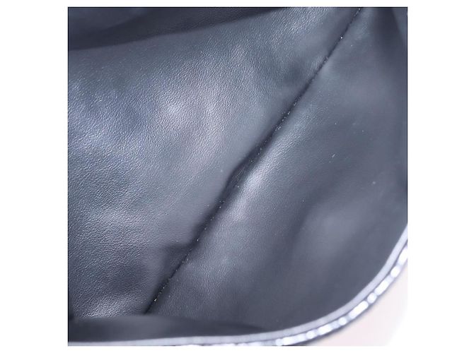 Bolsa de Ombro com Corrente Bally em Couro Preto e Tom Dourado Auth BA16159A - vista 25
