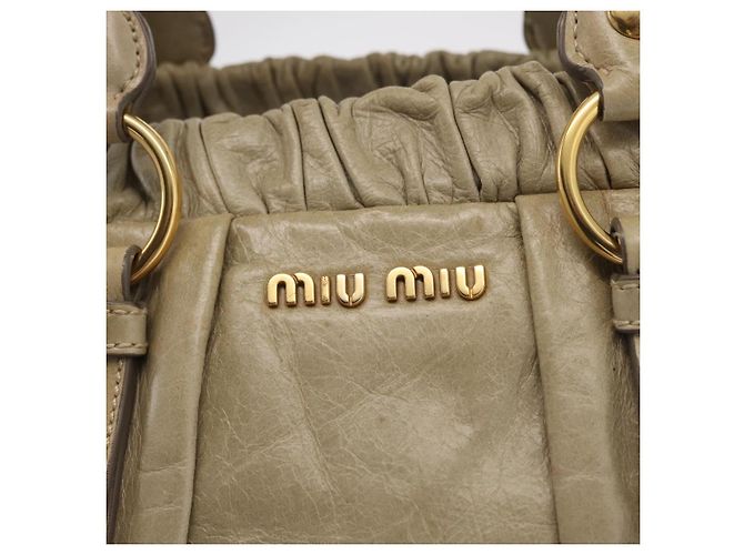 Bolsa de mão Miu Miu em couro bege e dourado Auth 206341A - vista 19