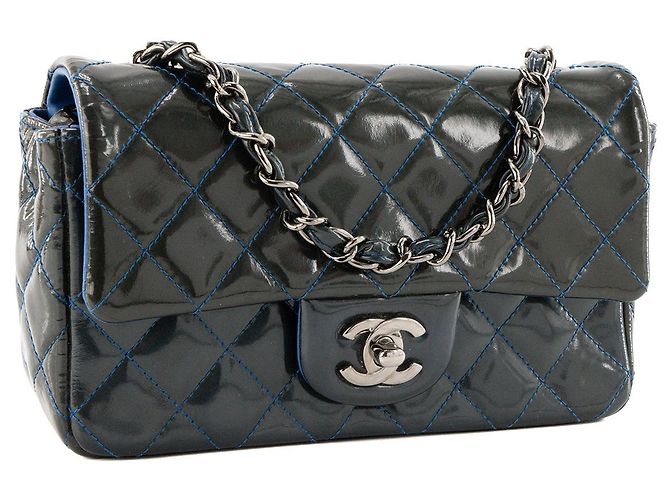 CHANEL - Classic/Timeless Mini Rectangle Chanel Schultertasche aus khaki-farbenem Lackleder - Ansicht 2