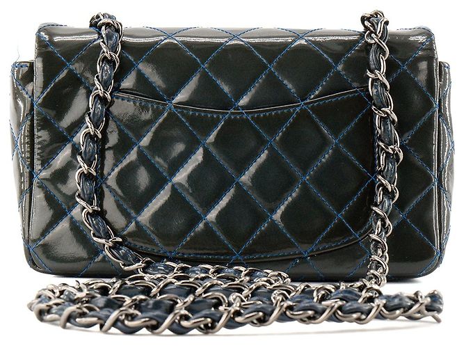 CHANEL - Classic/Timeless Mini Rectangle Chanel Schultertasche aus khaki-farbenem Lackleder - Ansicht 3