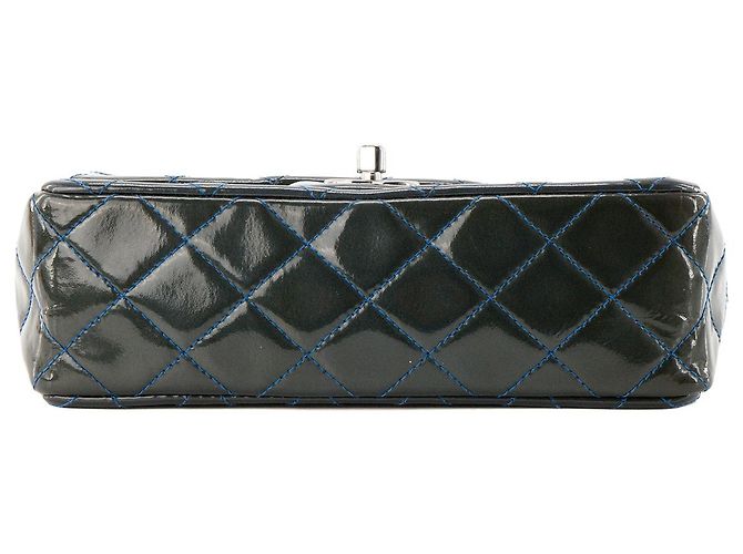 CHANEL - Classic/Timeless Mini Rectangle Chanel Schultertasche aus khaki-farbenem Lackleder - Ansicht 4