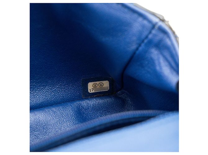 CHANEL - Classic/Timeless Mini Rectangle Chanel Schultertasche aus khaki-farbenem Lackleder - Ansicht 9